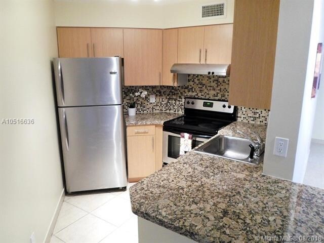 210 Lake Pointe Dr-Unit -212 in Oakland Park, FL - Building Photo - Building Photo