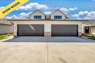 12099 W Swift Fox St in Wichita, KS - Building Photo