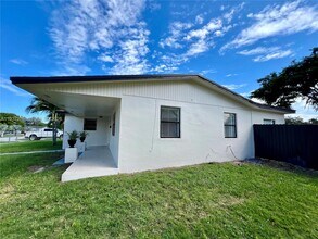 11950 SW 199th St in Miami, FL - Building Photo - Building Photo