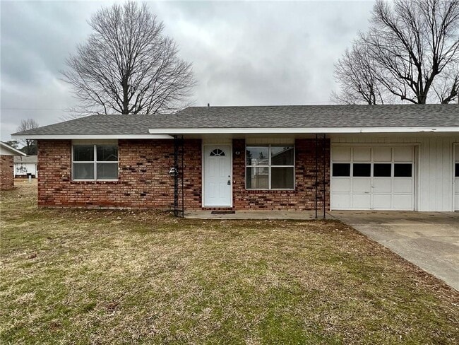 2004 Horseshoe Dr in Springdale, AR - Building Photo - Building Photo