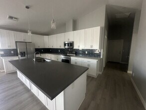 2535 E Broadway Rd in Phoenix, AZ - Building Photo - Building Photo
