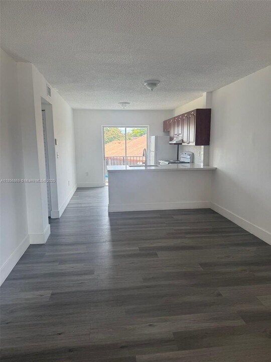 5435 W 24th Ave in Hialeah, FL - Building Photo