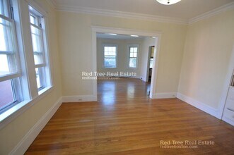 27 High St, Unit 1 in Brookline, MA - Foto de edificio - Building Photo