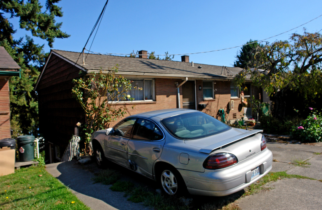 858 W Nickerson St in Seattle, WA - Building Photo