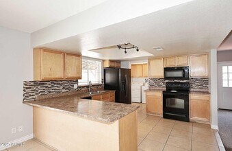 617 E Calle Bolo Ln in Goodyear, AZ - Foto de edificio - Building Photo