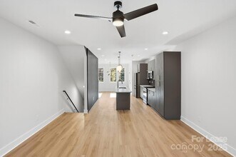 1310 Carolyn Dr in Charlotte, NC - Foto de edificio - Building Photo