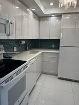 20379 W Country Club Dr in Aventura, FL - Building Photo