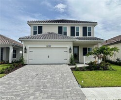 4580 Centaurus Cir in Naples, FL - Building Photo