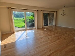 1875 Mission Hills Ln in Northbrook, IL - Building Photo - Building Photo