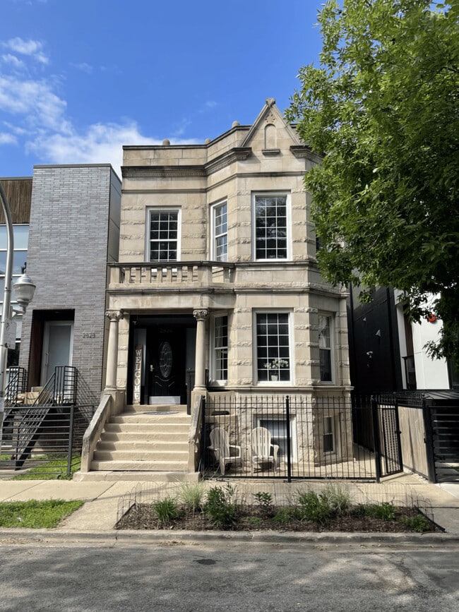 property at 2826 W Lyndale St