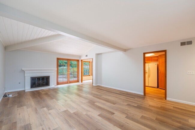 26 Sausalito Cir E in Manhattan Beach, CA - Building Photo - Building Photo