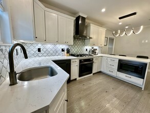 222 Roslindale Ave, Unit 2 in Boston, MA - Building Photo - Building Photo