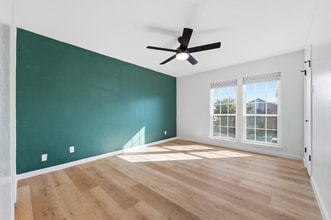 15221 Berry Trail in Dallas, TX - Foto de edificio - Building Photo