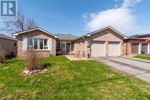 208 Steel St in Barrie, ON - Building Photo