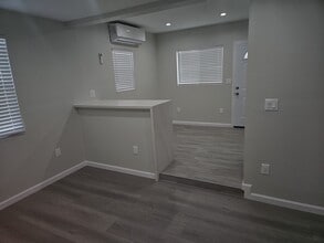 11645 Pope Ave in Lynwood, CA - Foto de edificio - Building Photo