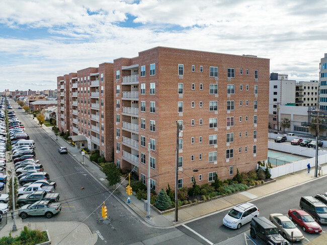 Sherwood House in Long Beach, NY - Building Photo - Building Photo