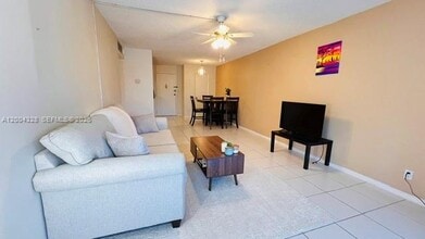 6500 Cypress Rd in Plantation, FL - Building Photo - Building Photo