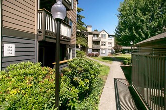 Plum Tree Park Apartments in Renton, WA - Foto de edificio - Building Photo