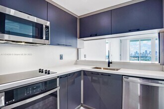 540 West Ave, Unit 2211 in Miami Beach, FL - Foto de edificio - Building Photo