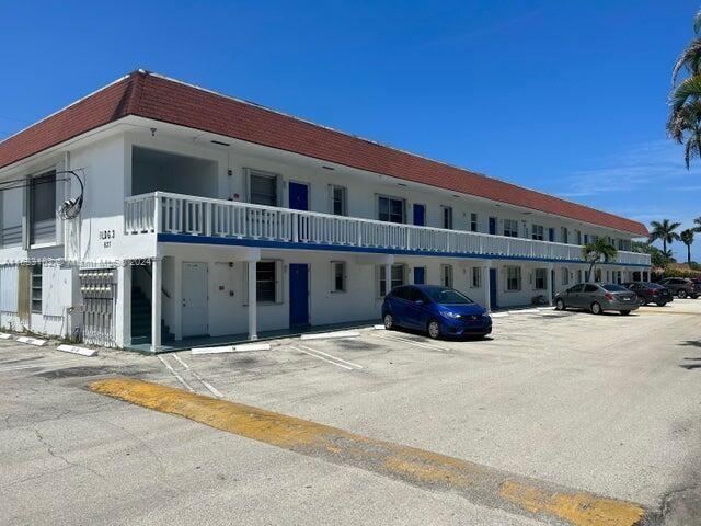 637 NE 6th Ct, Unit j in Boynton Beach, FL - Foto de edificio