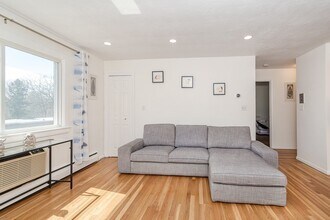 32 Jacqueline Rd in Waltham, MA - Building Photo - Building Photo
