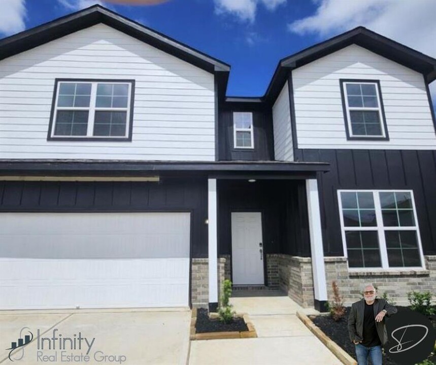 9538 Shady Trl Dr in Cut And Shoot, TX - Foto de edificio