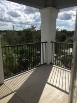 3561 Conroy Rd in Orlando, FL - Building Photo