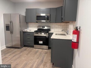 308 Whitehall Rd in Monroe, NJ - Foto de edificio - Building Photo