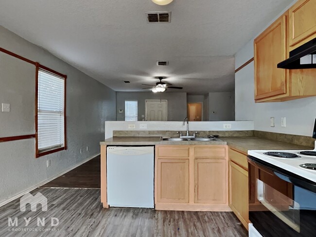 8407 Mescal Pass in San Antonio, TX - Foto de edificio - Building Photo