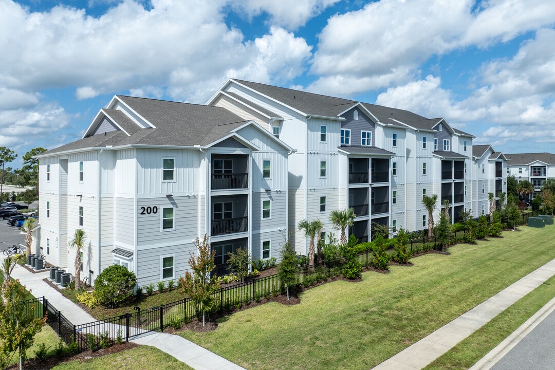 Ten60 Halifax in Daytona Beach, FL - Building Photo