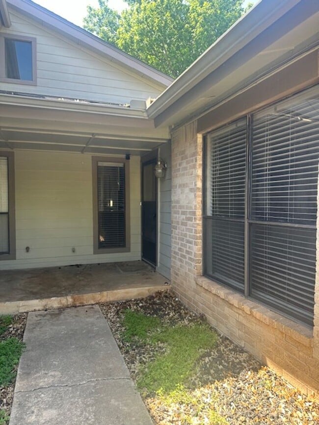 10411 White Oak Canyon Rd in Oklahoma City, OK - Building Photo - Building Photo