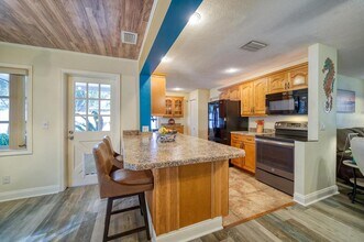 2202 Lauren Dr in Largo, FL - Building Photo - Building Photo