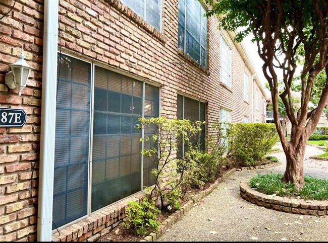 property at 2121 Fountain View Dr