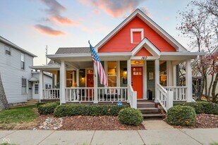 140 N Main St in Zionsville, IN - Building Photo