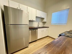 9019 E Liberty Ave in Millwood, WA - Building Photo - Building Photo