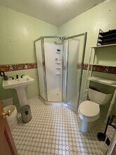 1224 S Cesar E Chavez Dr, Unit UPPER in Milwaukee, WI - Foto de edificio - Building Photo