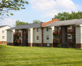 Oakwood Apartments in Florence, KY - Building Photo - Building Photo
