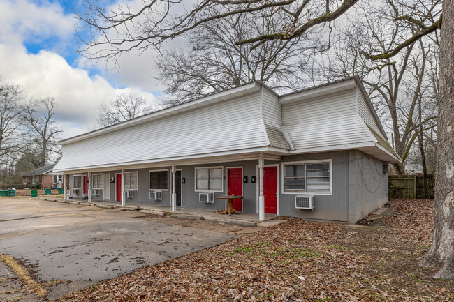 1805 S Beech St in Pine Bluff, AR - Building Photo - Building Photo