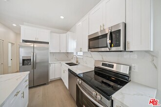 1513 S Hayworth Ave in Los Angeles, CA - Building Photo - Building Photo