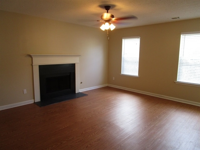 204 Carrie Dr in Dallas, GA - Foto de edificio - Building Photo