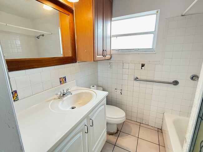 4710 NE 1st Ter, Unit 1 in Deerfield Beach, FL - Building Photo - Building Photo