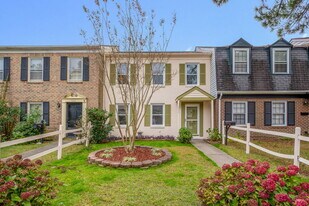 5213 Clover Hill Dr in Portsmouth, VA - Building Photo