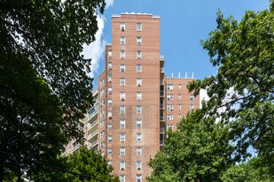 Edmond Lee in Riverdale, NY - Building Photo