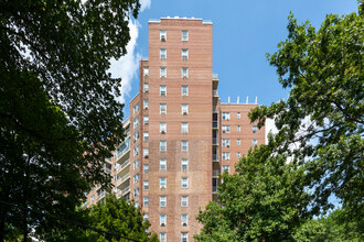 Edmond Lee in Riverdale, NY - Building Photo - Primary Photo