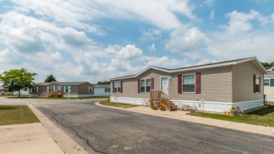 Cobus Green in Osceola, IN - Foto de edificio - Building Photo