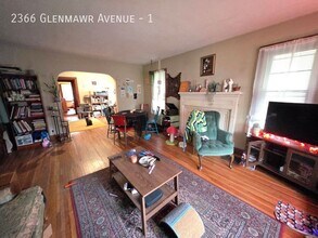 2366 Glenmawr Ave in Columbus, OH - Foto de edificio - Building Photo