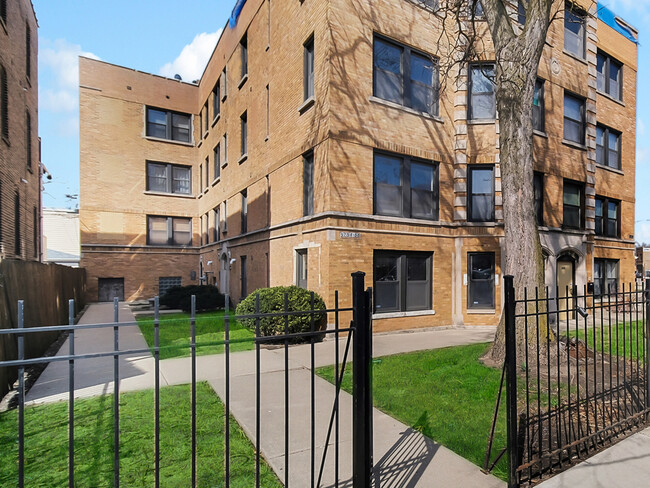 3756 N Bernard St in Chicago, IL - Building Photo - Building Photo