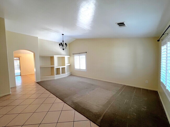 3407 Kimmie Rachelle Ct in Bakersfield, CA - Building Photo - Building Photo