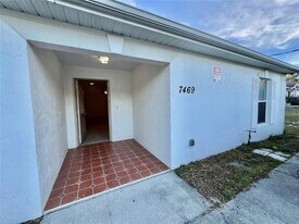 7469 Pond Cir in Spring Hill, FL - Building Photo