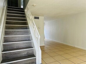 4705 NW 9th Dr in Plantation, FL - Building Photo - Building Photo